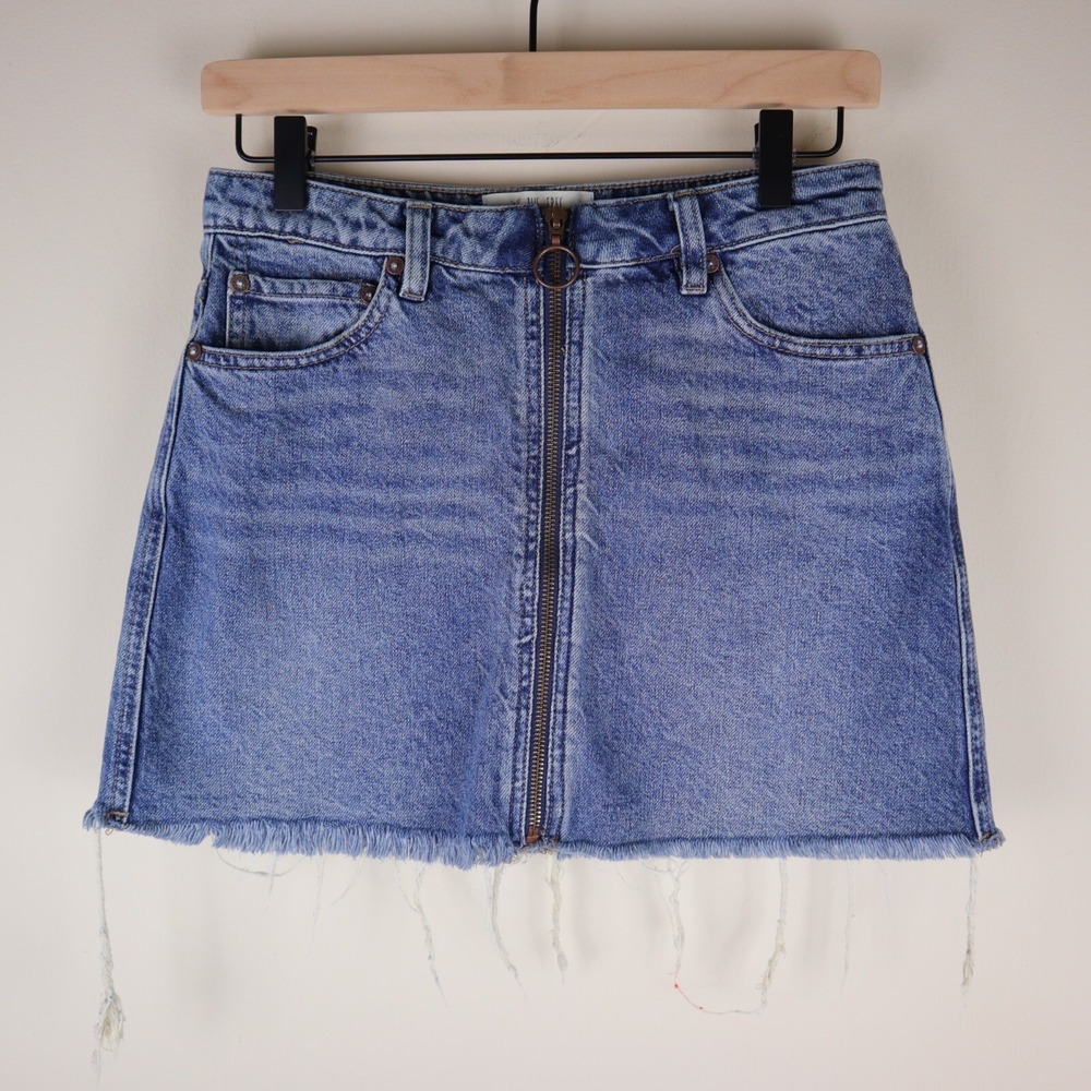 We The Free Zip It Up Denim Mini Skirt Frayed Hem Size 25 Waist 13.5" Length 14"